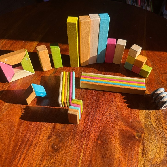 42 piece tegu magnetic wooden block set - Picture 1 of 1